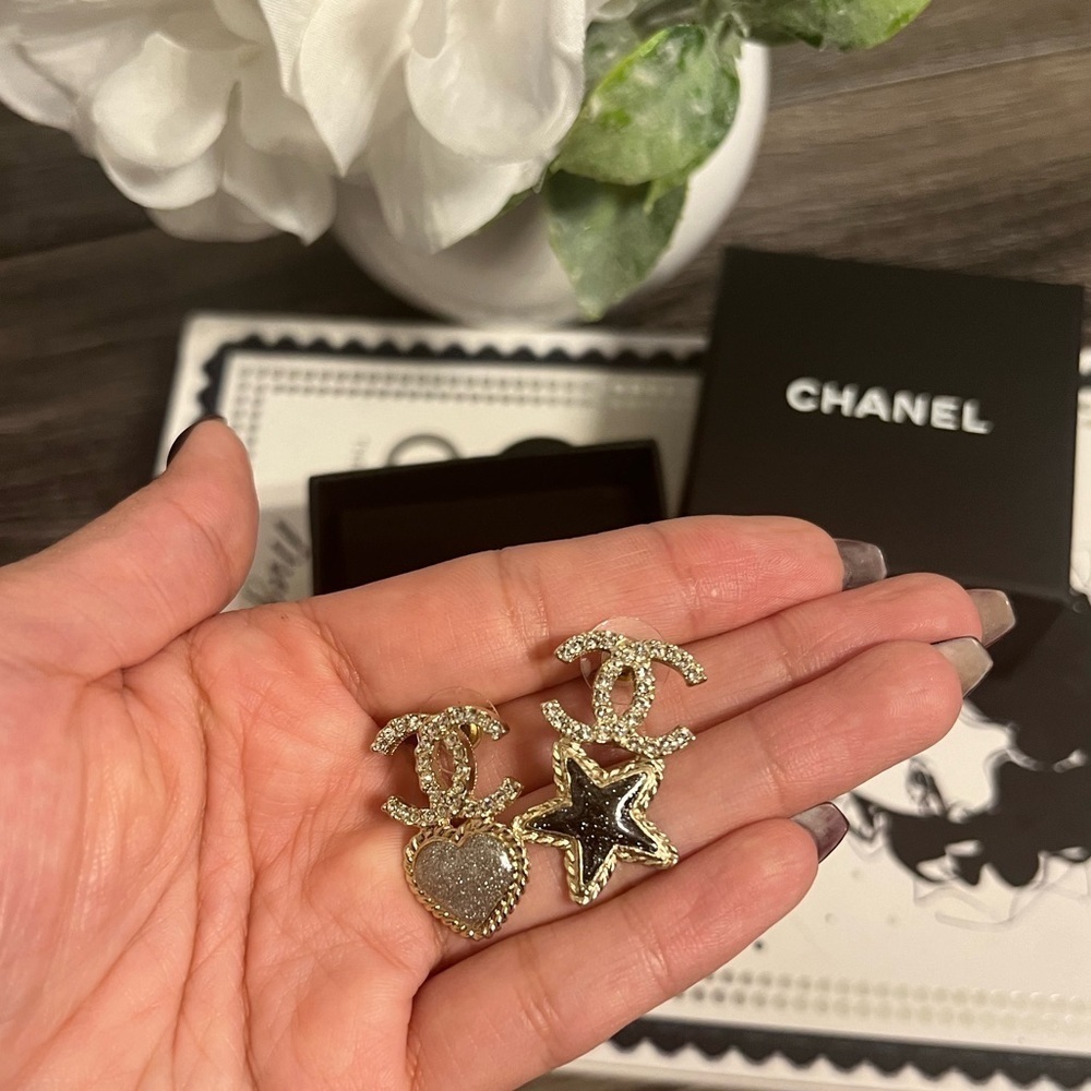 CHANEL Gold CC Crystal Enamel Star Heart Earrings - Picture 6 of 10